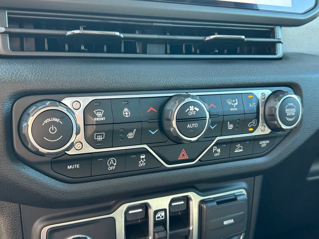 Used 2024 Jeep Gladiator Sport AWD/4WD image 29