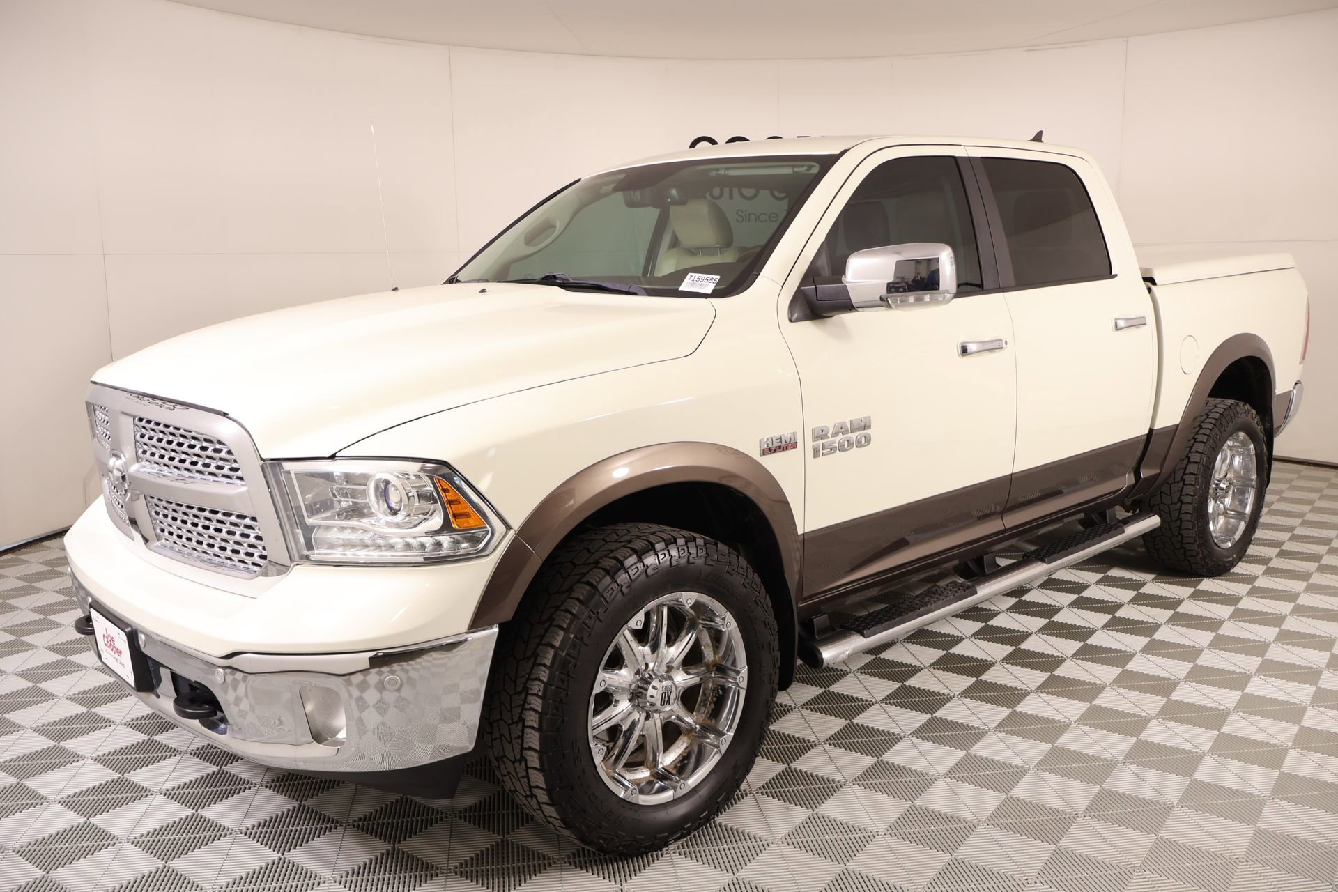 Used 2018 RAM 1500 Laramie w/ Convenience Group AWD/4WD image 10