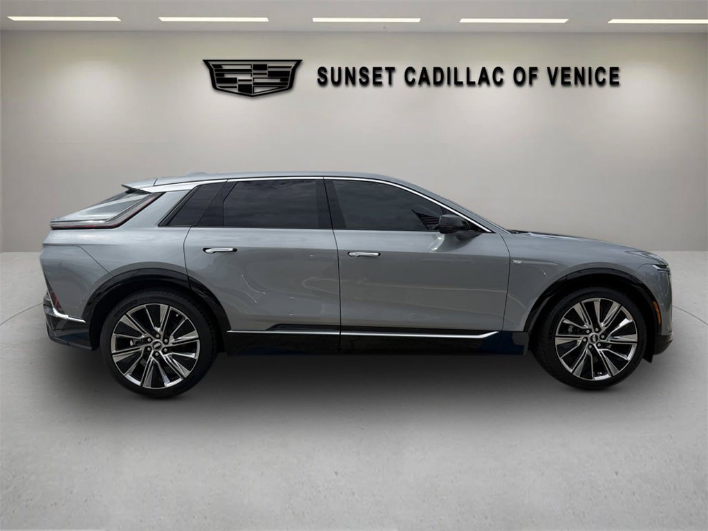 New 2027 Cadillac Lyriq Signature Luxury w/ Nappa Leather Package AWD/4WD image 2