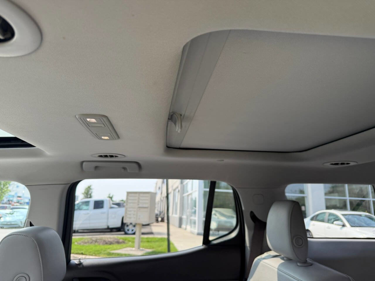 Used 2018 GMC Acadia SLT w/ LPO, Cargo Package image 31
