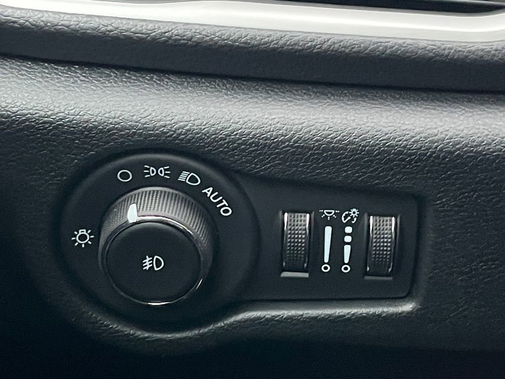 New 2026 Chrysler Pacifica Select image 12