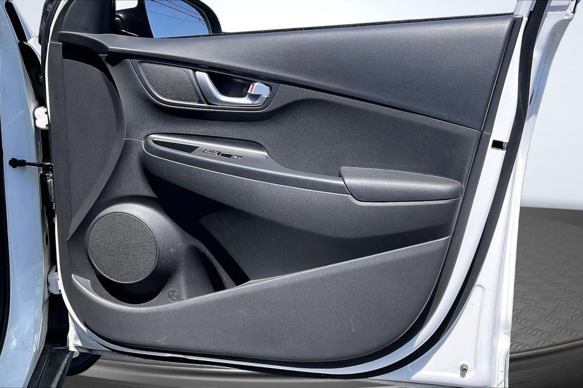 Used 2023 Hyundai Kona SE FWD image 24
