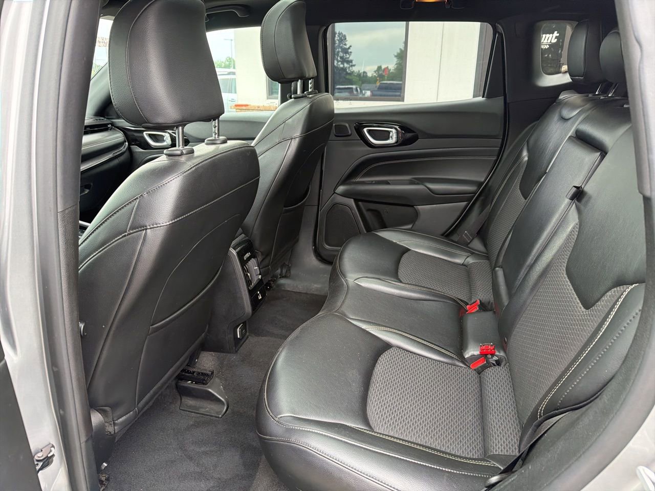 Used 2023 Jeep Compass Altitude w/ Sun and Sound Group AWD/4WD image 5