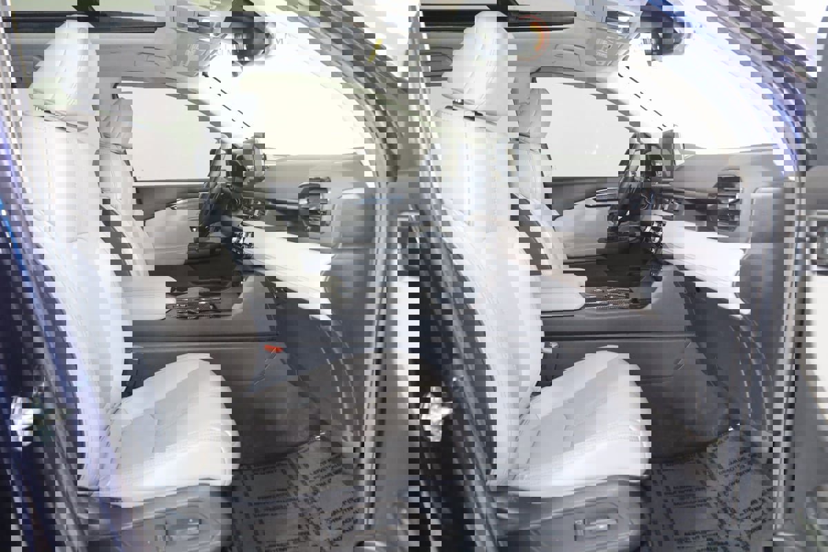 Used 2024 Honda Pilot Touring image 13