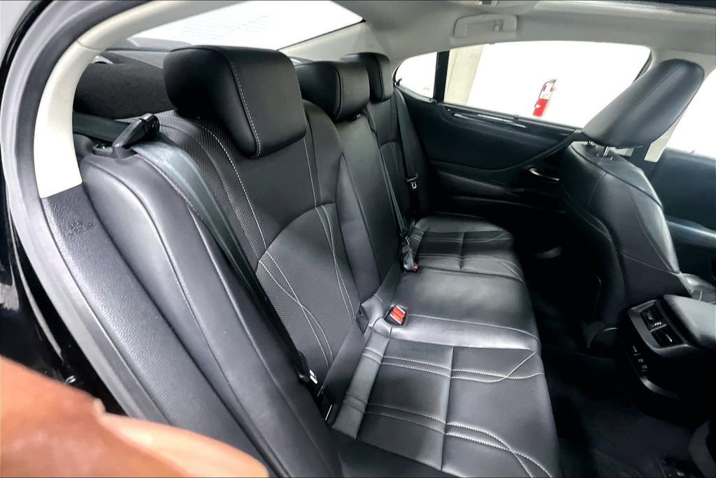 Used 2020 Lexus ES 350 Ultra Luxury image 27