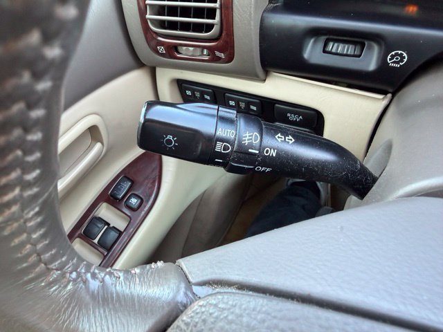 Used 2006 Toyota Land Cruiser w/ Convenience Pkg AWD/4WD image 39