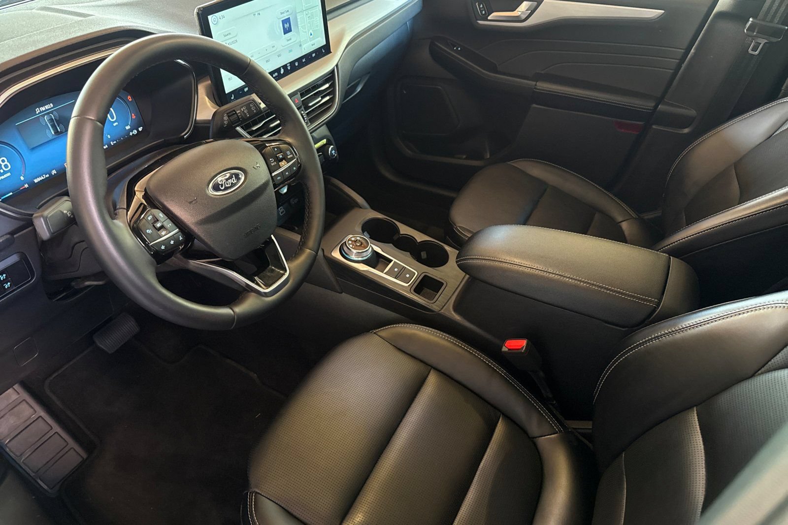 Used 2025 Ford Escape Platinum AWD/4WD image 11