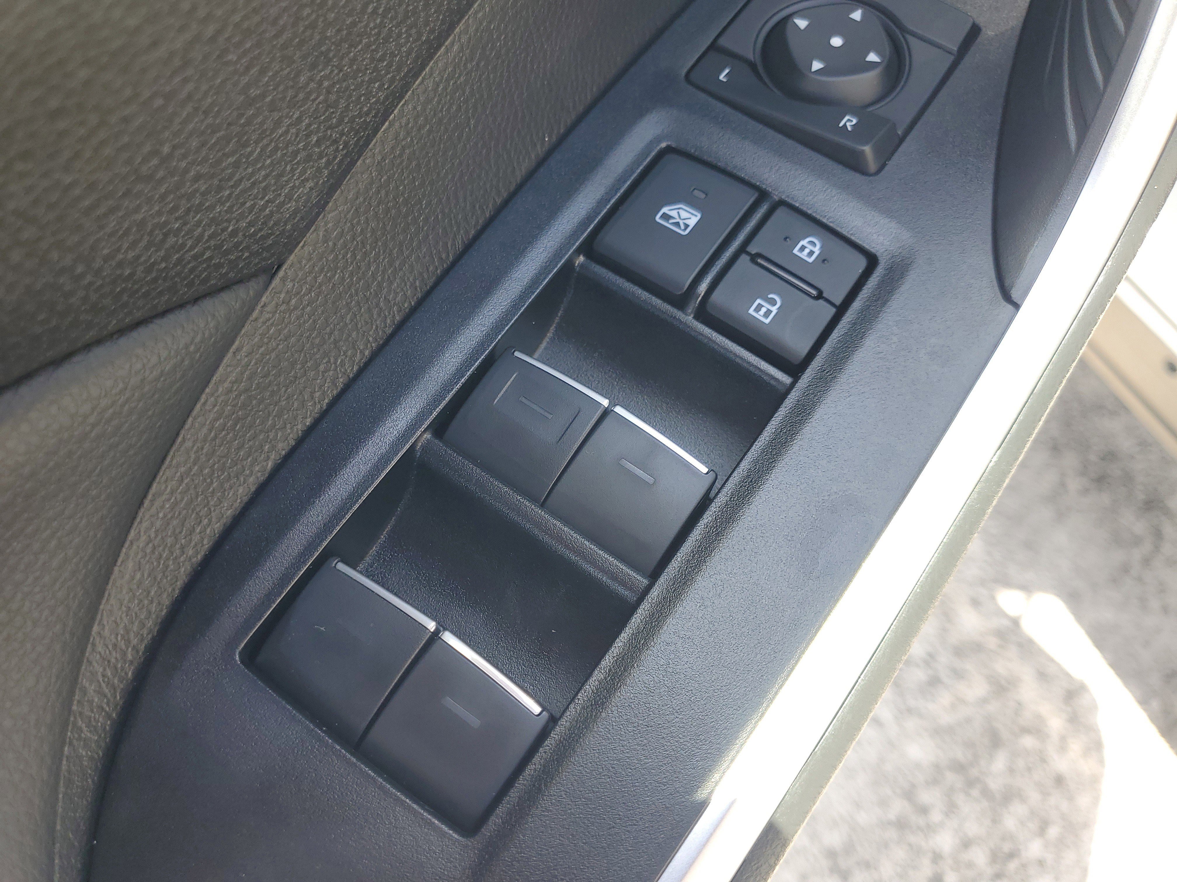 Used 2025 Toyota RAV4 XLE w/ Convenience Package FWD image 21