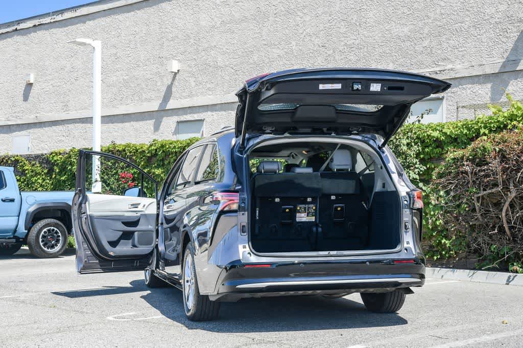 Used 2021 Toyota Sienna Limited FWD image 28