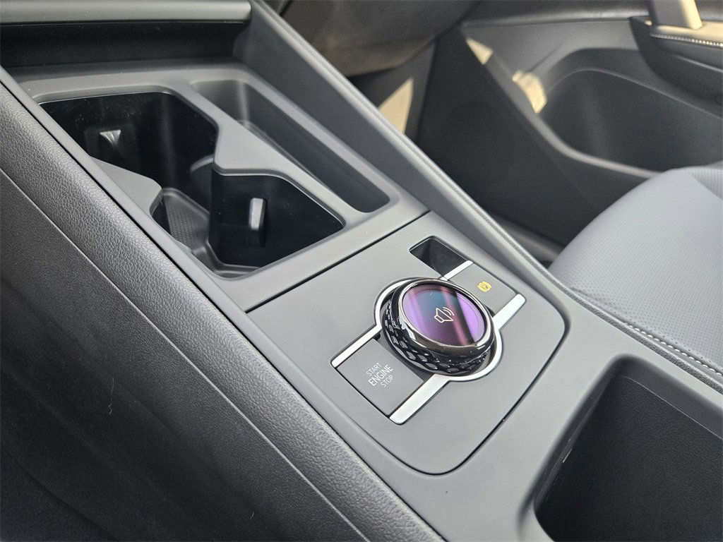 New 2025 Volkswagen Tiguan SE image 16