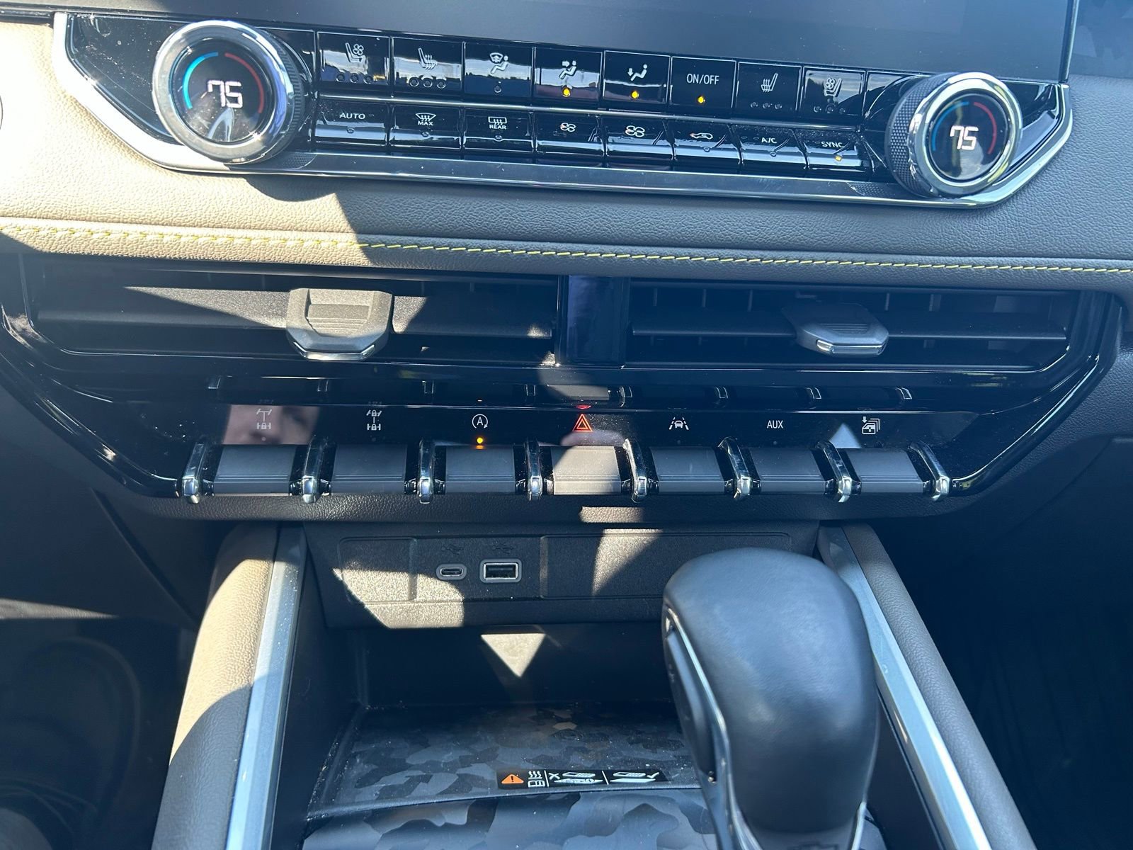 Used 2024 Chevrolet Colorado ZR2 w/ ZR2 Convenience Package III image 15