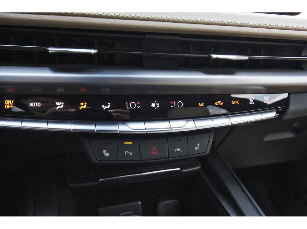 Used 2024 Cadillac XT4 Luxury w/ Cold Weather Package FWD image 24