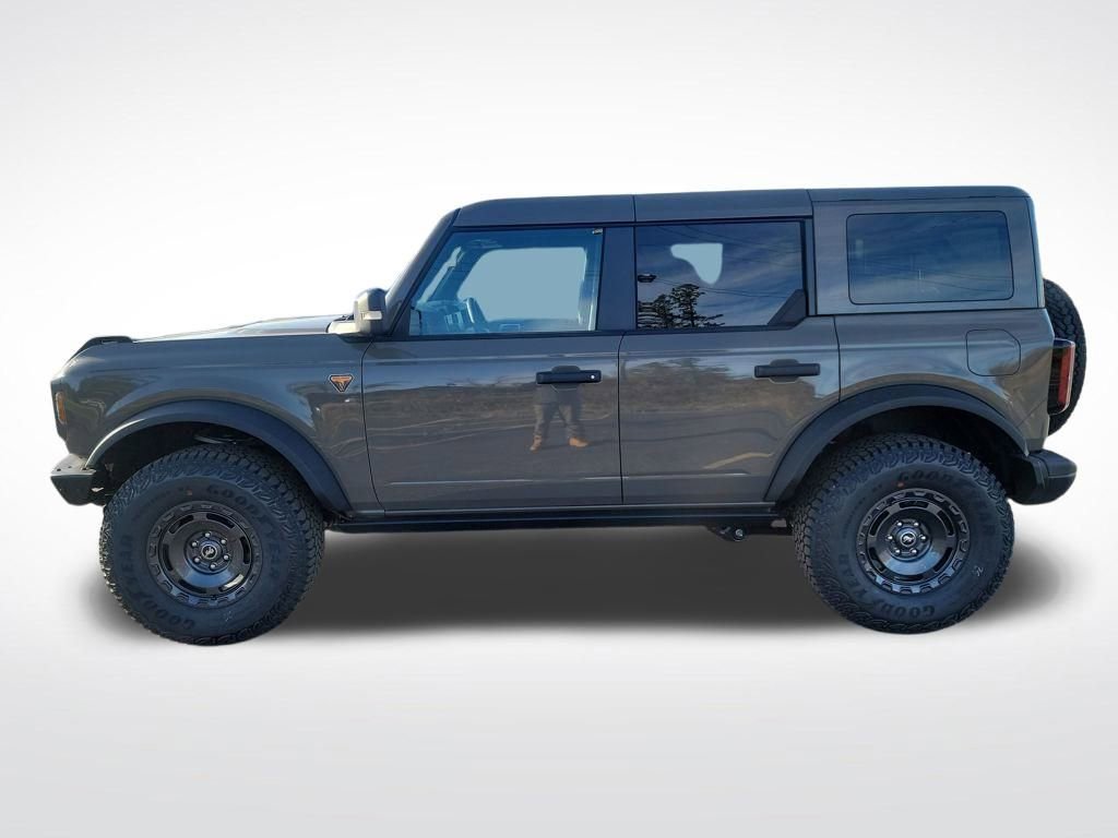 New 2025 Ford Bronco Badlands image 2