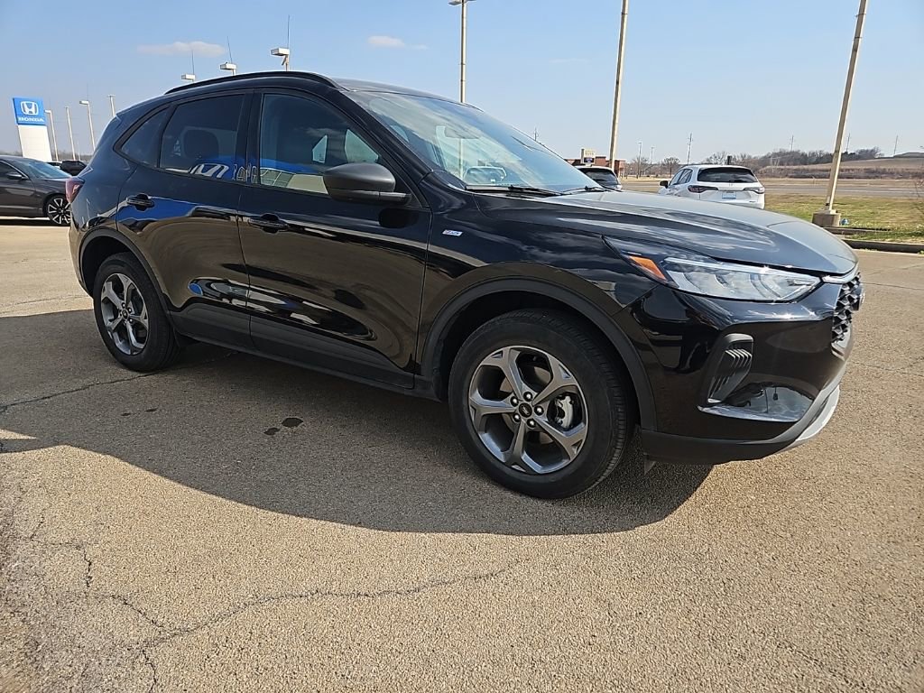 Used 2025 Ford Escape ST-Line AWD/4WD image 3
