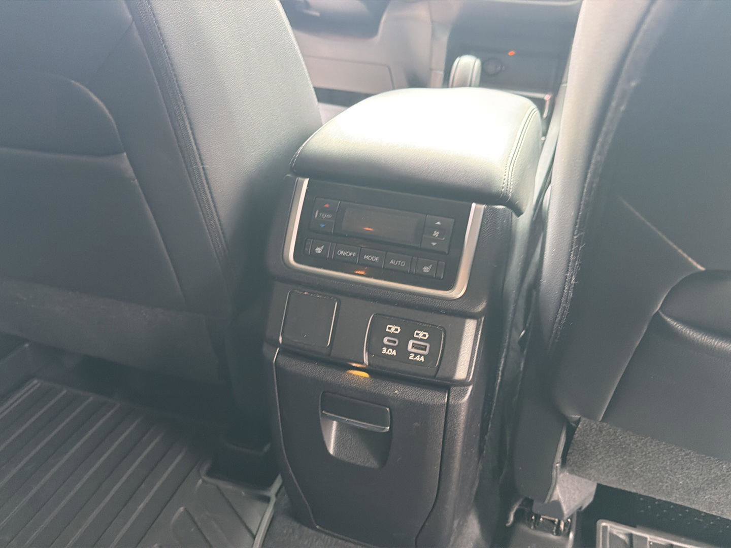 Used 2023 Subaru Ascent Limited w/ Technology Package AWD/4WD image 17