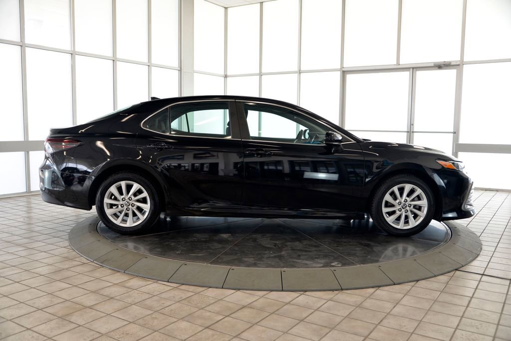 Used 2022 Toyota Camry LE AWD/4WD image 9