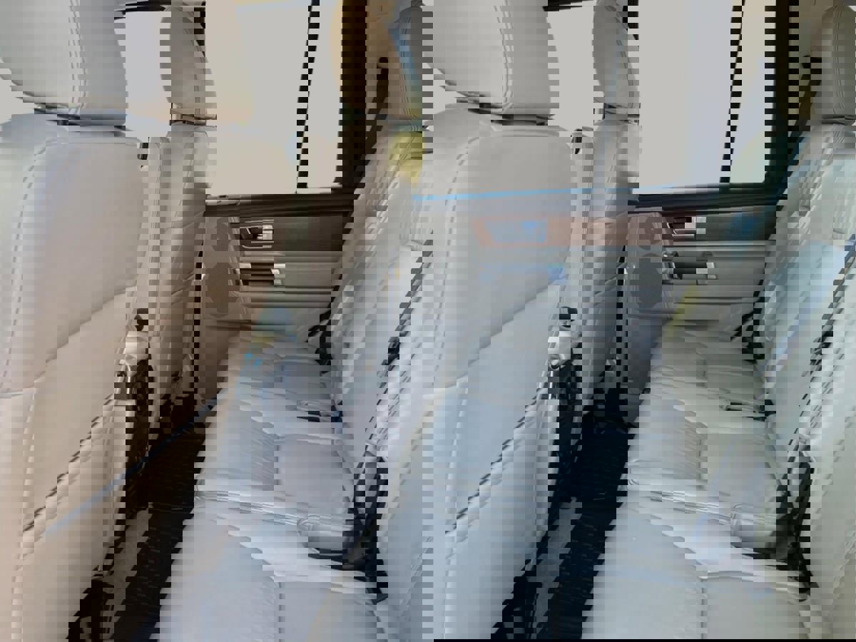 Used 2016 Land Rover LR4 HSE LUX image 32