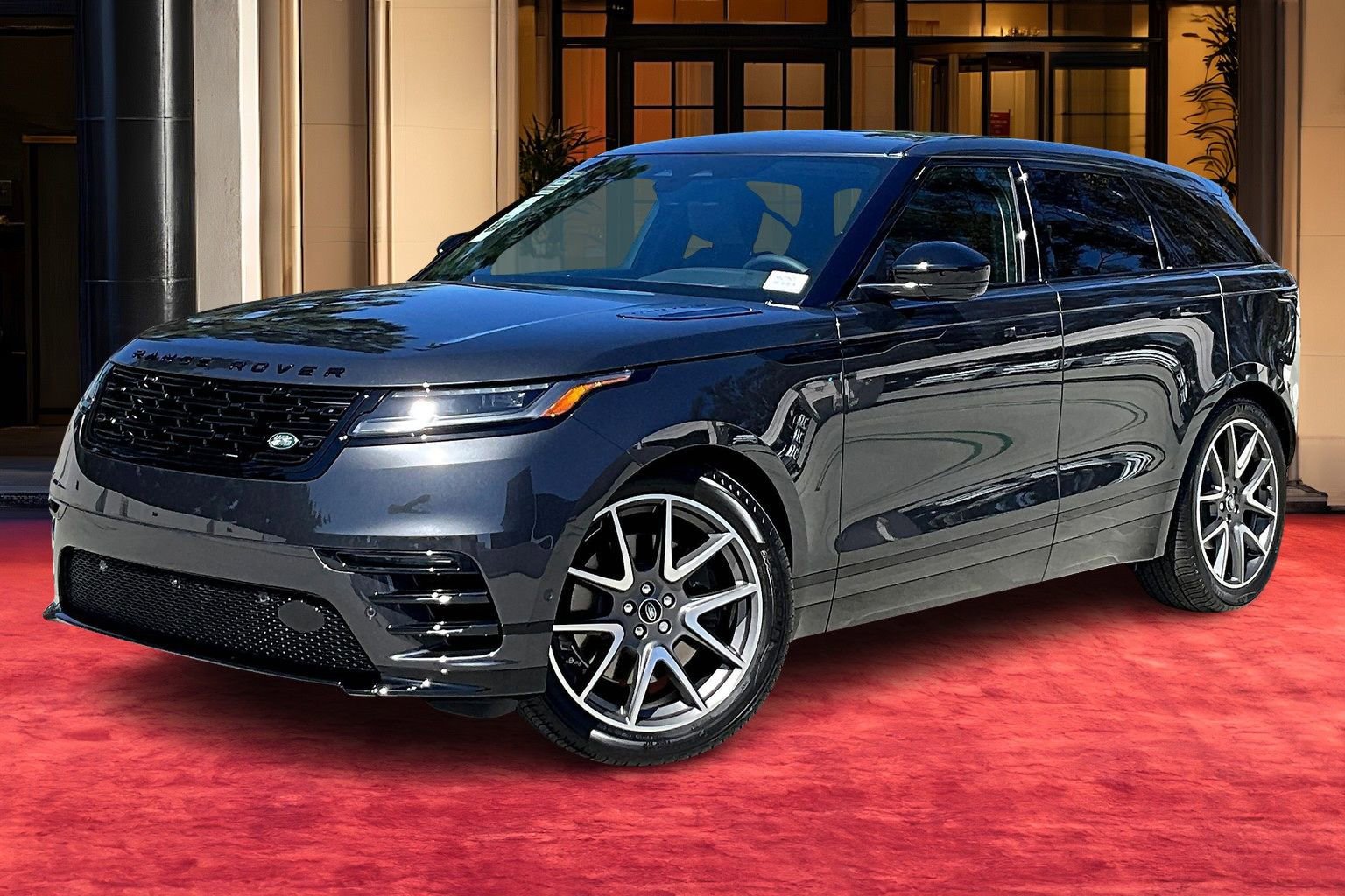 New 2026 Land Rover Range Rover Velar Dynamic SE image 1