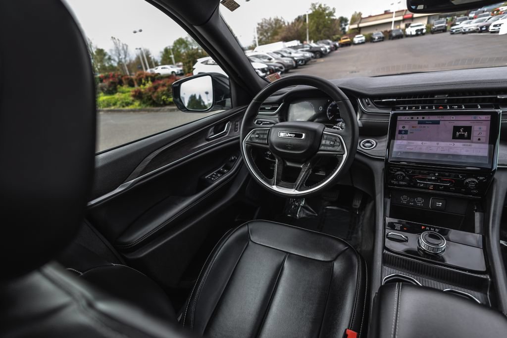 Used 2024 Jeep Grand Cherokee Limited AWD/4WD image 25