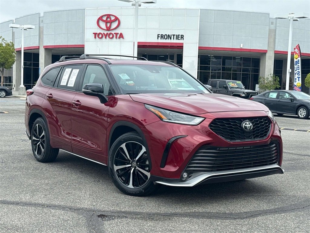 Certified 2021 Toyota Highlander XSE image 1