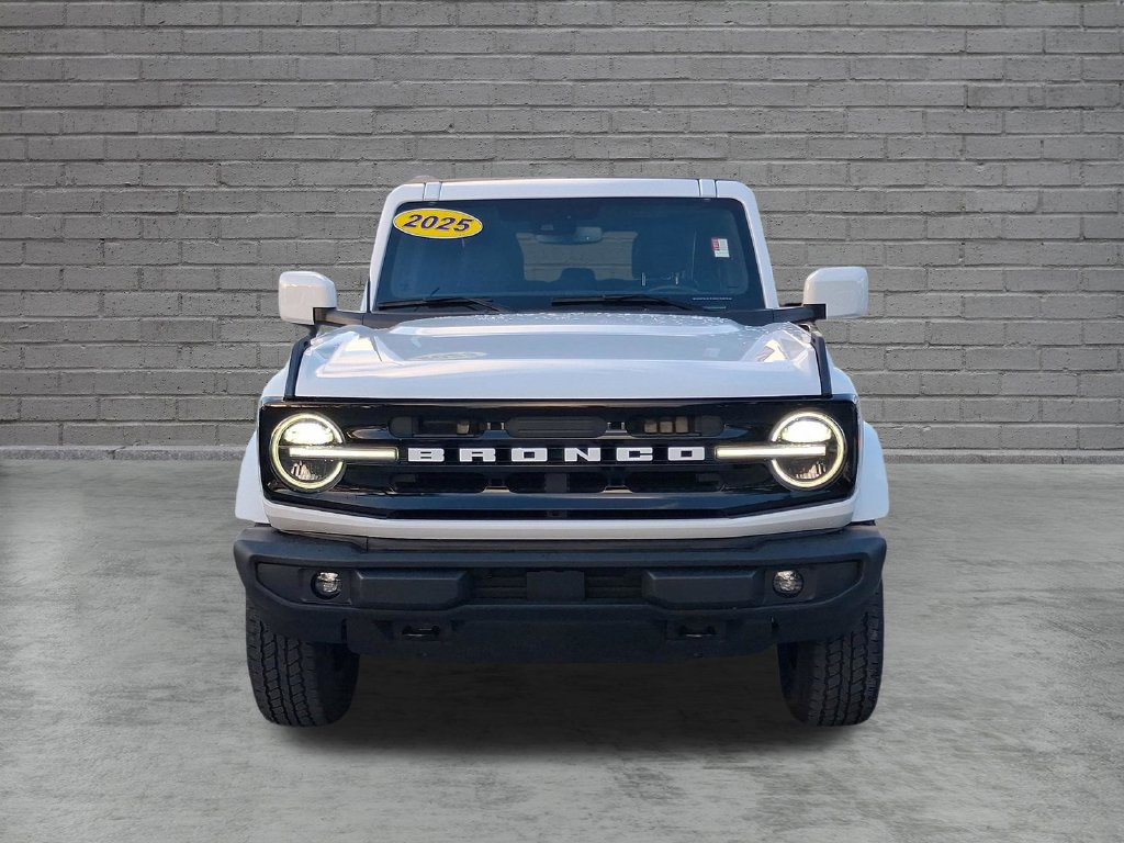 Used 2025 Ford Bronco Outer Banks AWD/4WD image 2