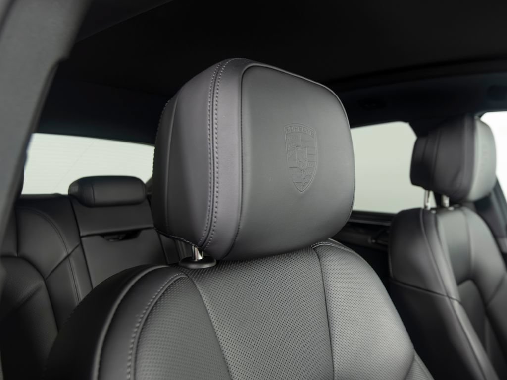 Certified 2026 Porsche Macan Turbo AWD/4WD image 36