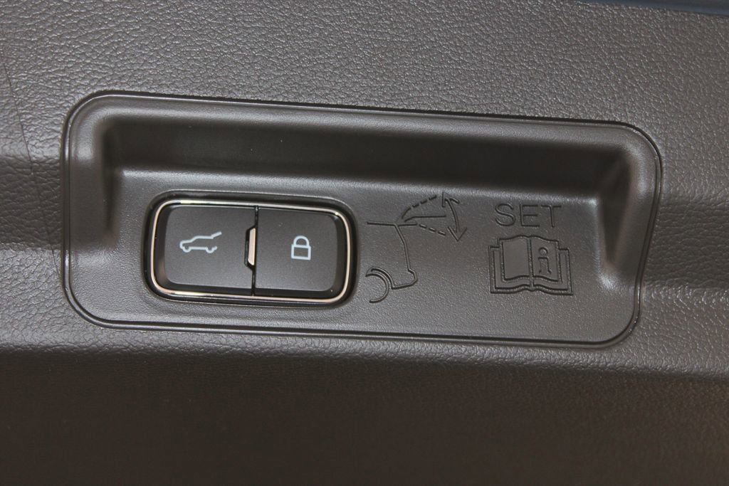 New 2026 Ford Explorer Active RWD image 16