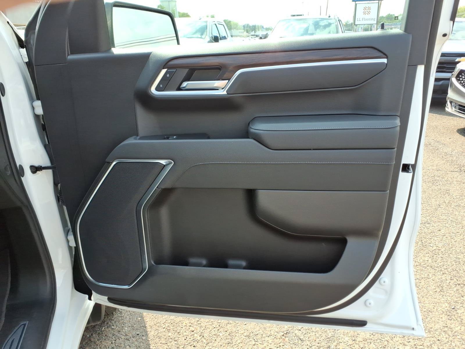 Used 2025 GMC Sierra 1500 SLT AWD/4WD image 29