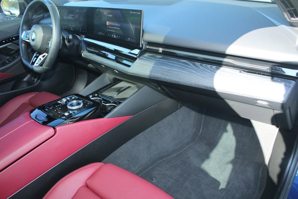 Certified 2024 BMW 530i xDrive w/ Executive Package image 27