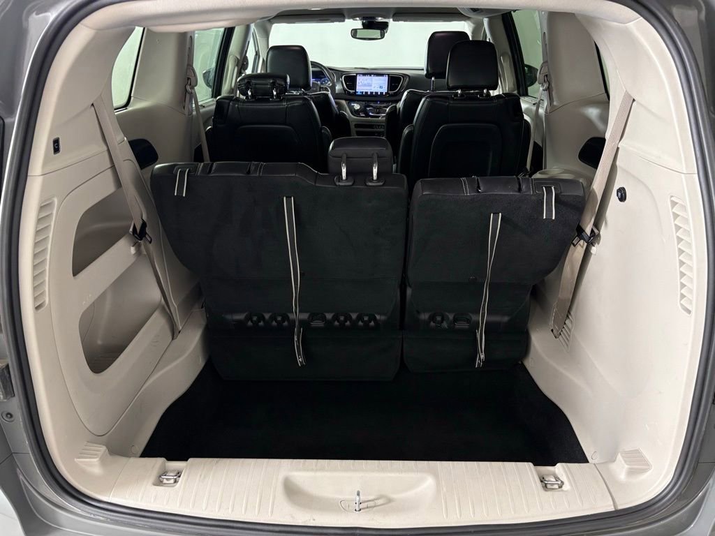Used 2022 Chrysler Pacifica Touring-L image 38