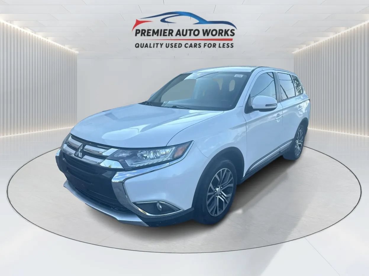 Used 2016 Mitsubishi Outlander SE AWD/4WD image 1