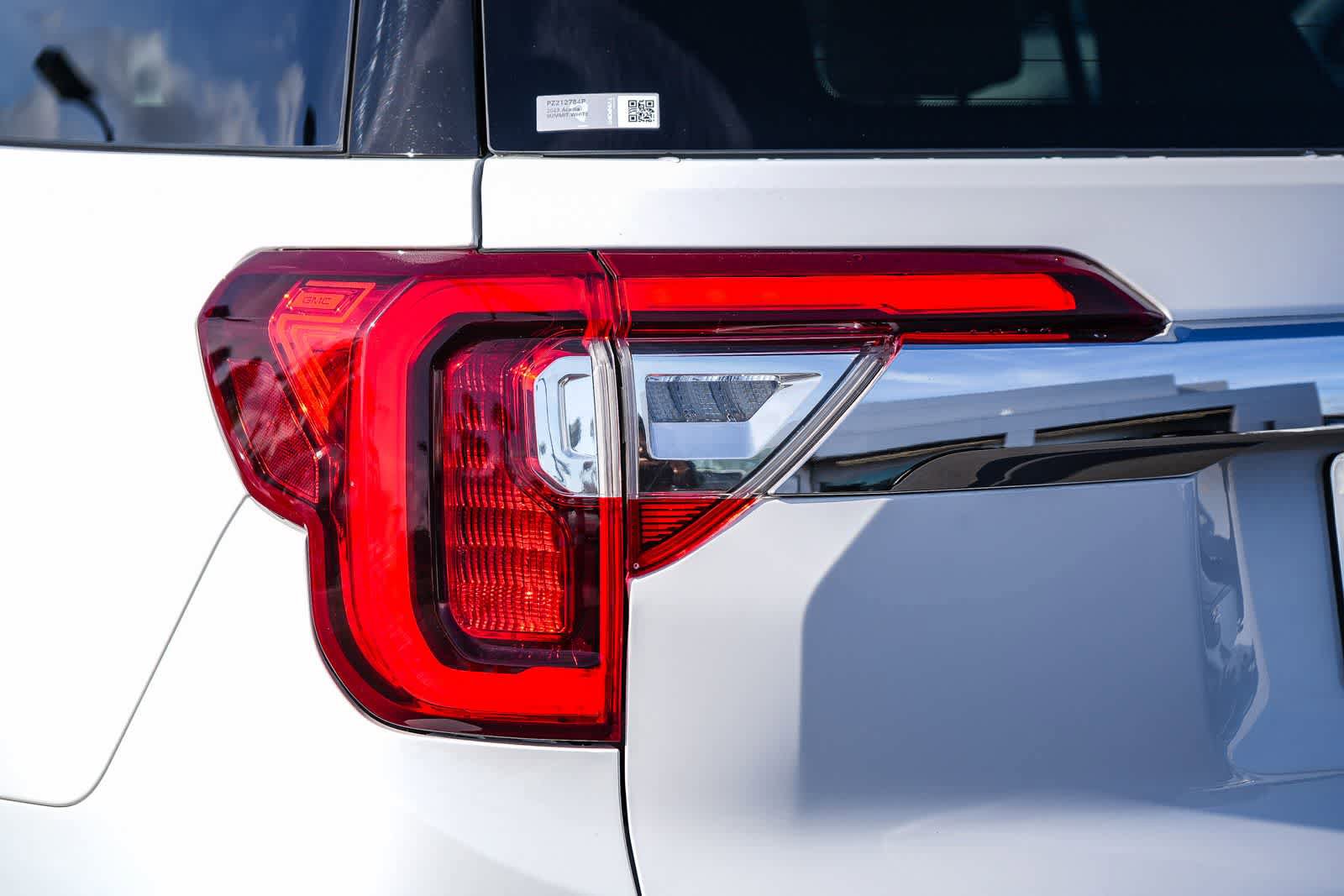 Used 2023 GMC Acadia Denali AWD/4WD image 8