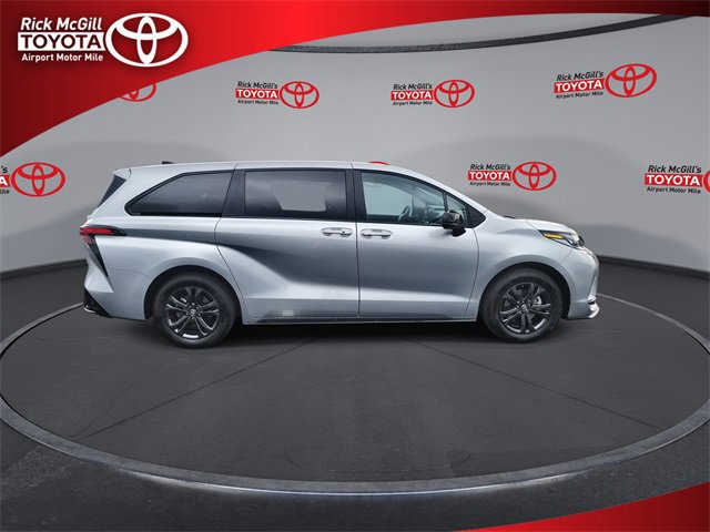 Certified 2025 Toyota Sienna XSE image 9