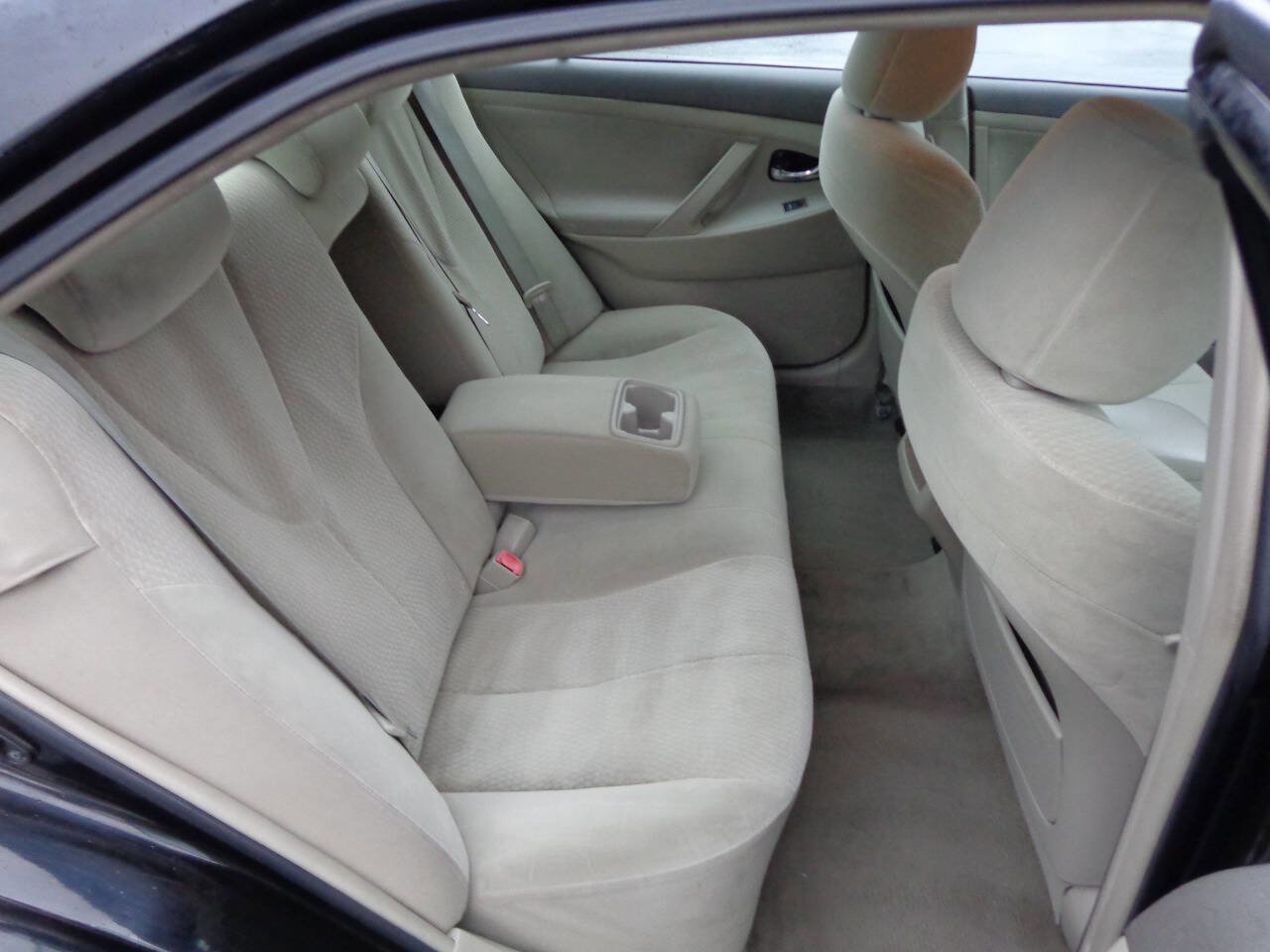 Used 2011 Toyota Camry LE image 12