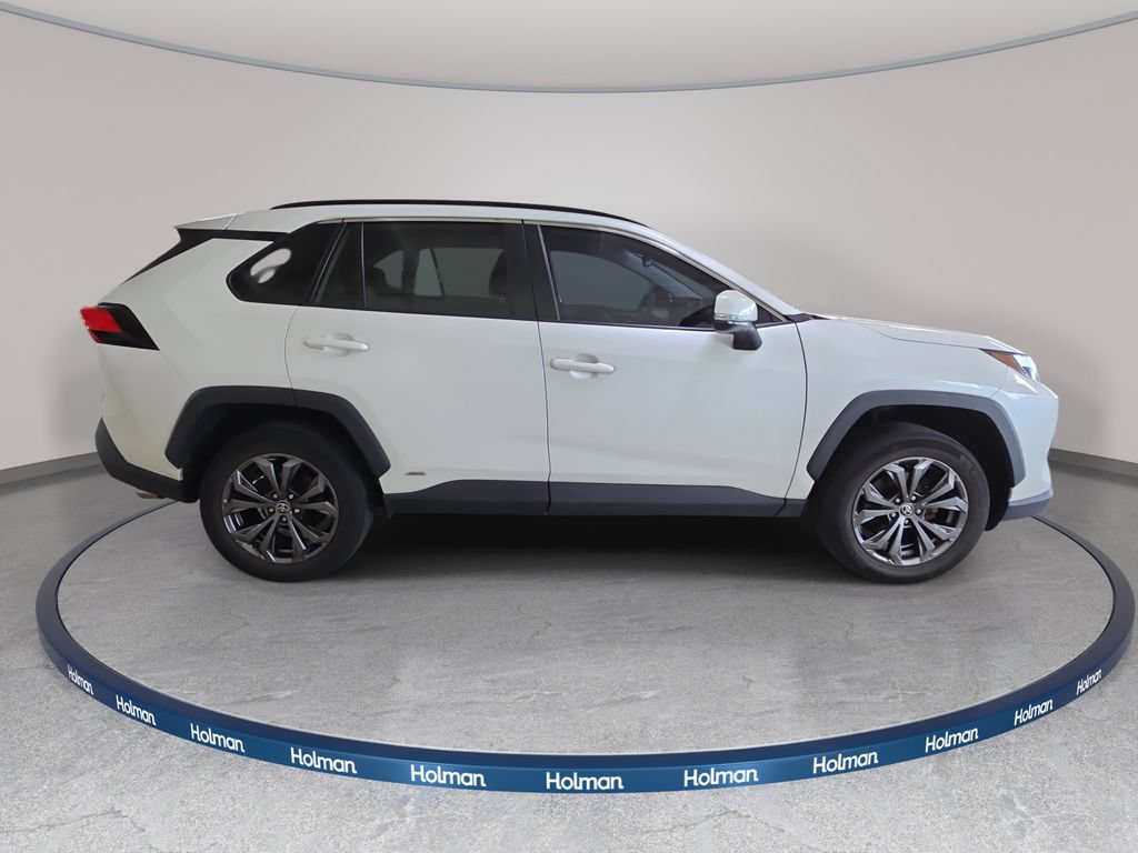 Used 2022 Toyota RAV4 XLE Premium AWD/4WD image 5