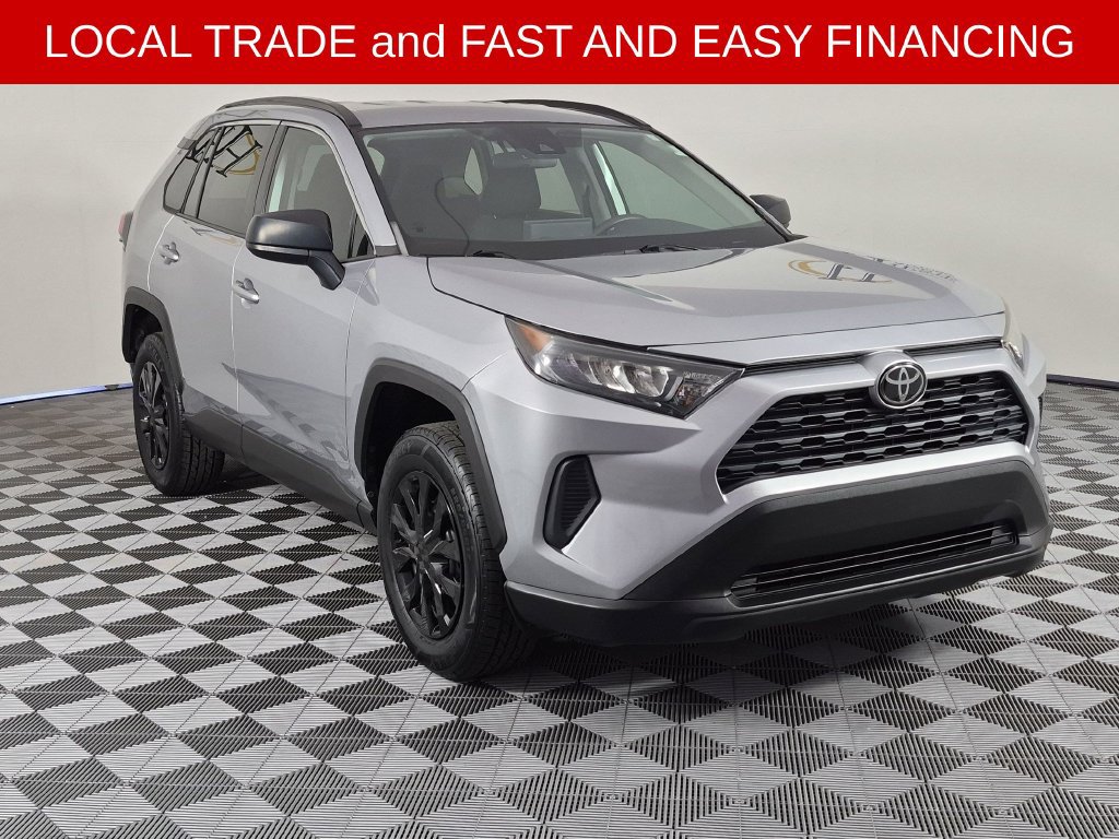 Used 2021 Toyota RAV4 LE FWD image 2