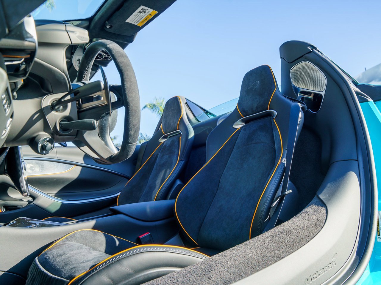 Used 2025 McLaren Artura Spider image 14