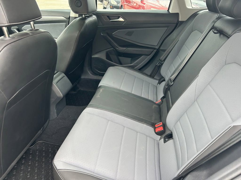 Used 2025 Volkswagen Jetta SE FWD image 15