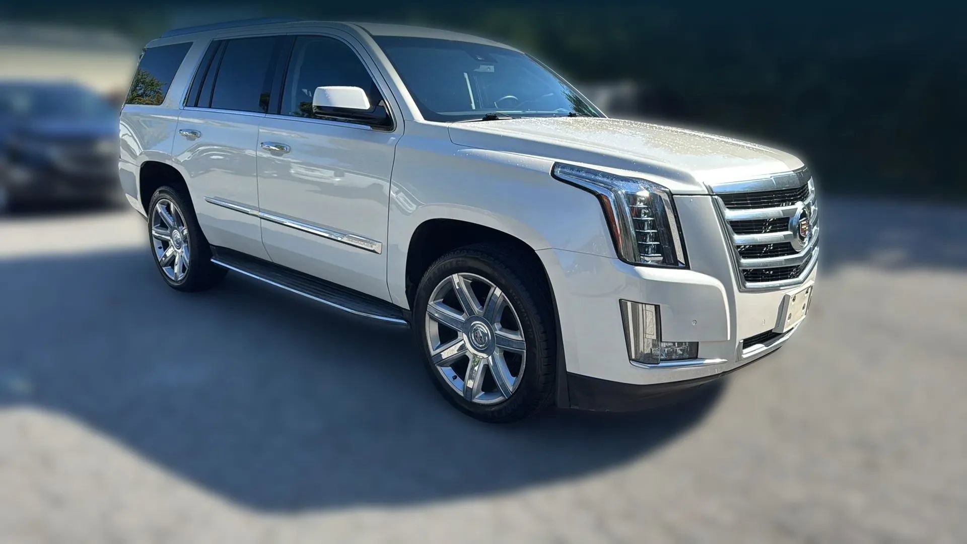 Used 2015 Cadillac Escalade Luxury image 3