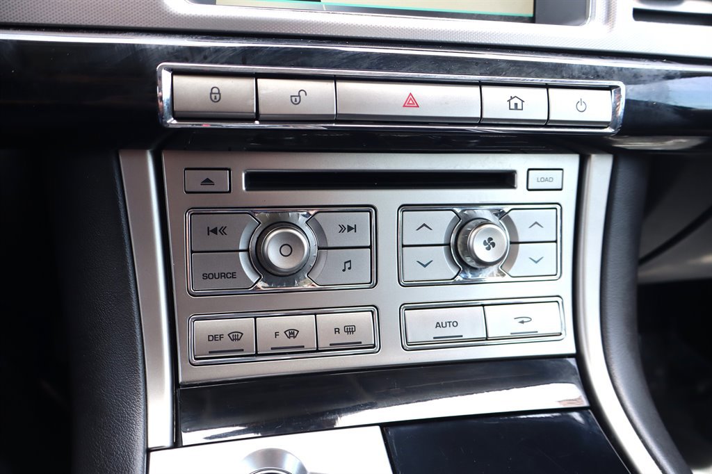 Used 2011 Jaguar XF RWD image 27