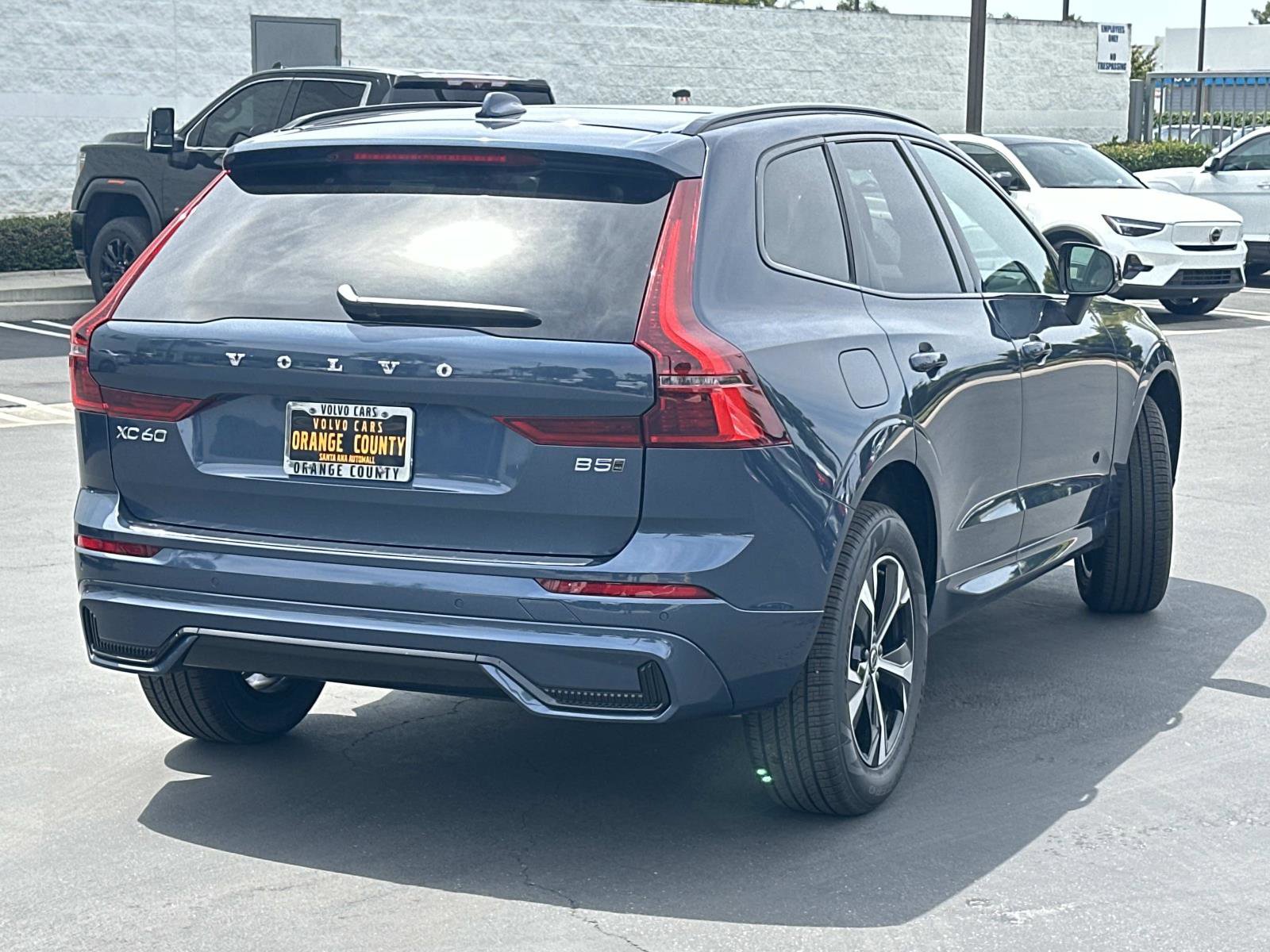 New 2026 Volvo XC60 B5 Core w/ Climate Package AWD/4WD image 6