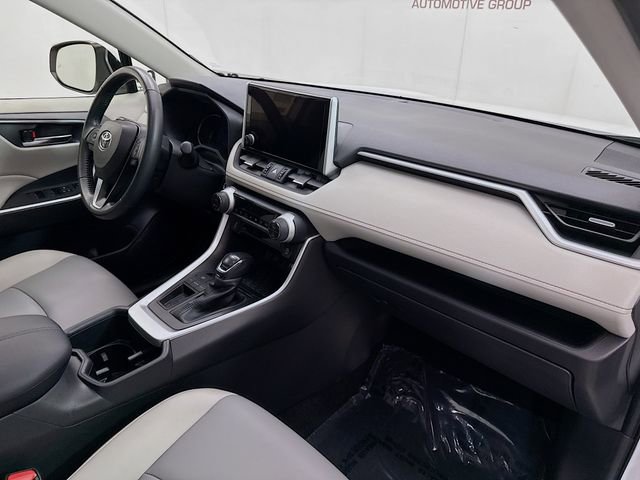 Used 2023 Toyota RAV4 XLE Premium image 29