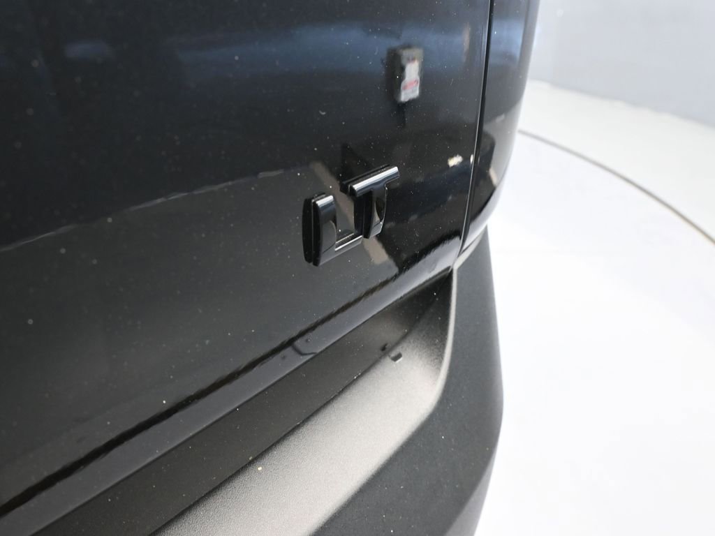 Used 2023 Chevrolet Traverse LT w/ Midnight/Sport Edition image 41