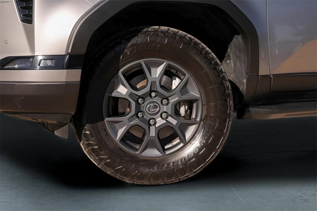 Used 2024 Lexus GX 550 image 4