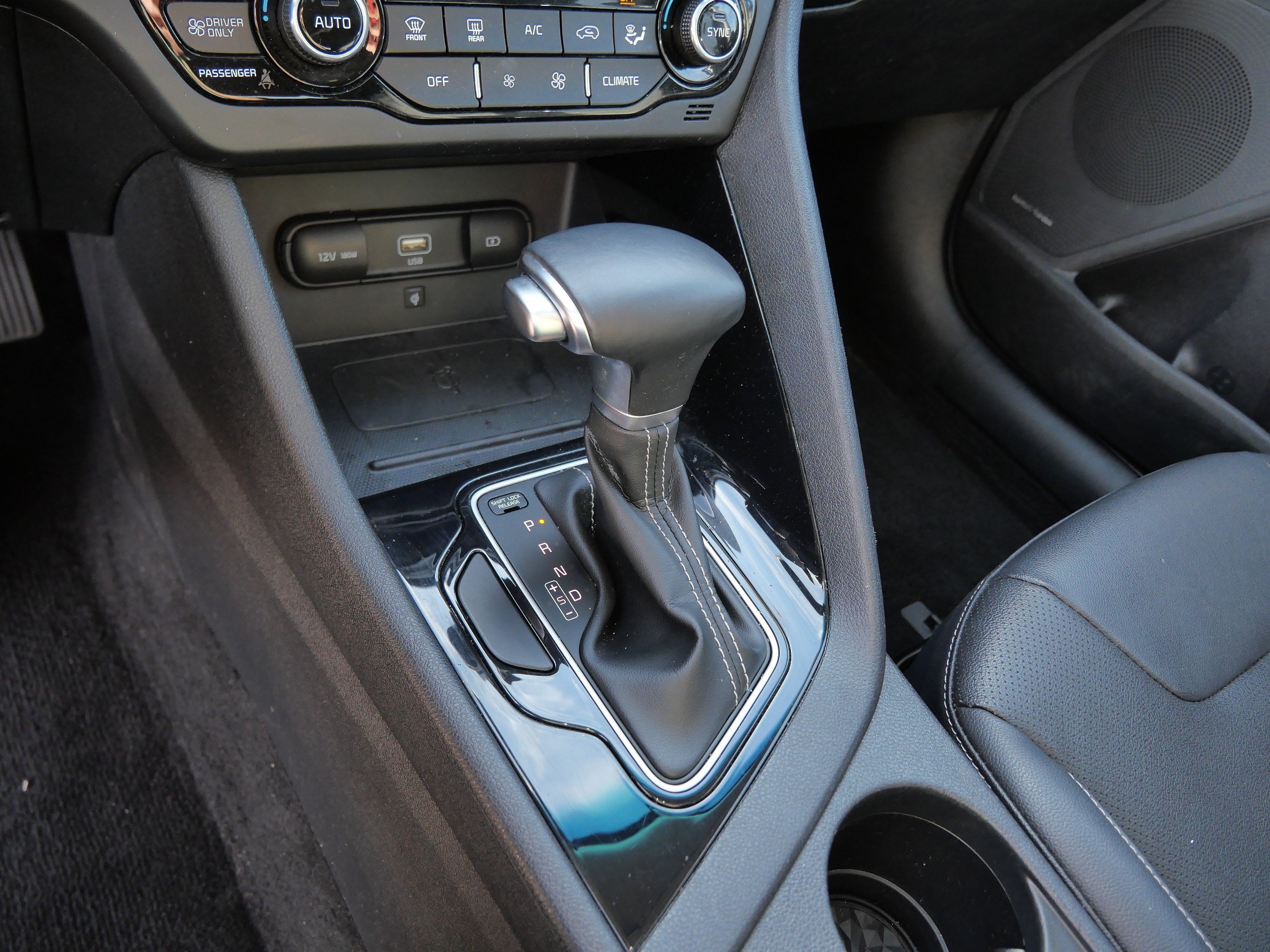 Used 2022 Kia Niro Touring Special Edition FWD image 24