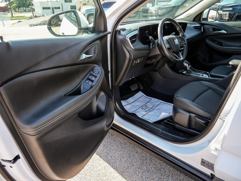 Used 2025 Buick Encore GX Preferred FWD image 25