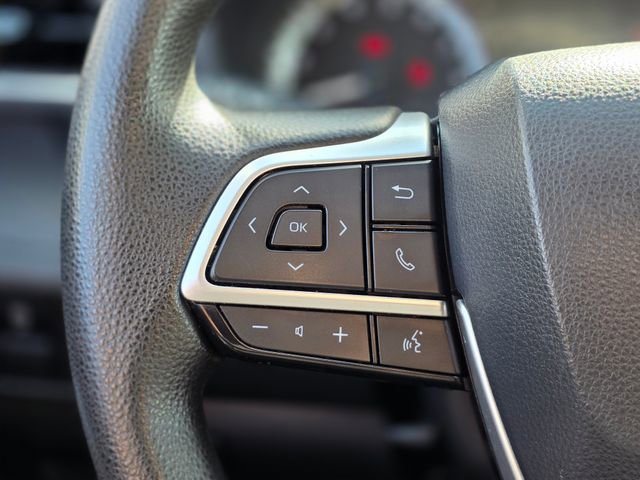 Used 2023 Toyota Highlander L image 27