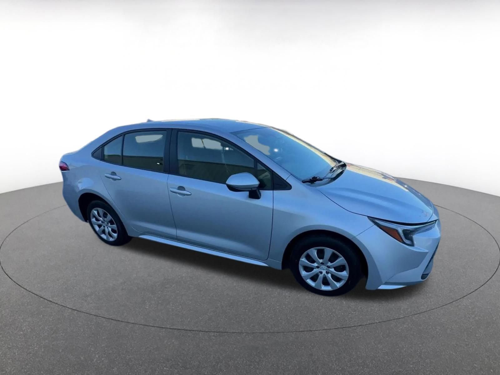 Used 2025 Toyota Corolla Hybrid Sedan video 2