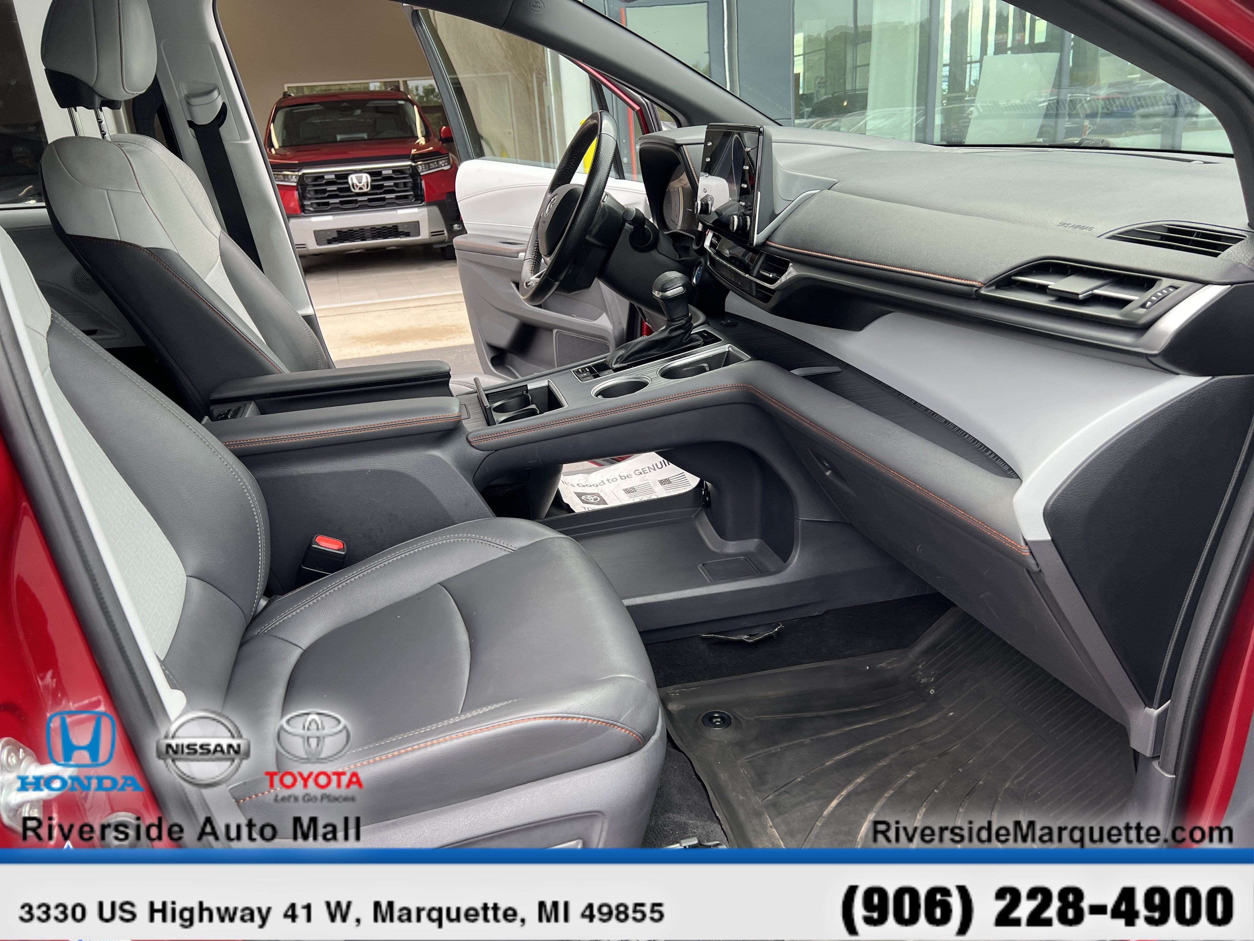 Used 2021 Toyota Sienna XSE AWD/4WD image 27