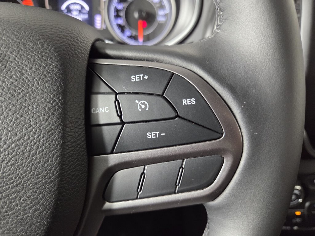 Used 2019 Jeep Cherokee Latitude Plus FWD image 17